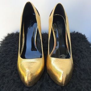 SALE! 
Vintage Style Pumps